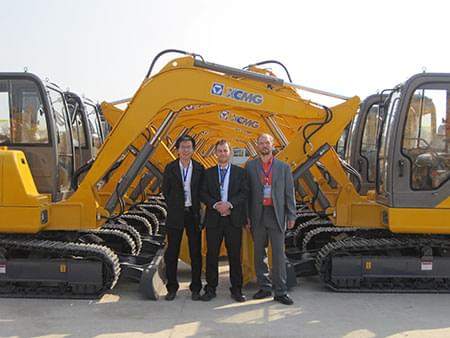 Client from Switzerland visited XCMG excavator factory