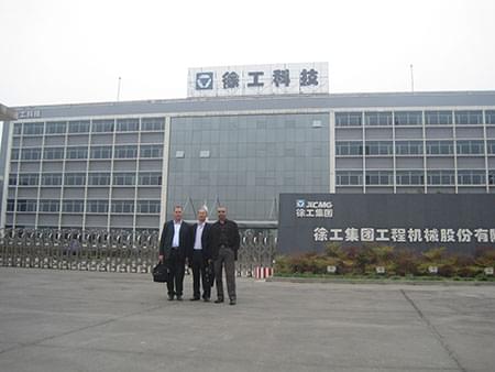 Client from Algeria research XCMG road building equipment